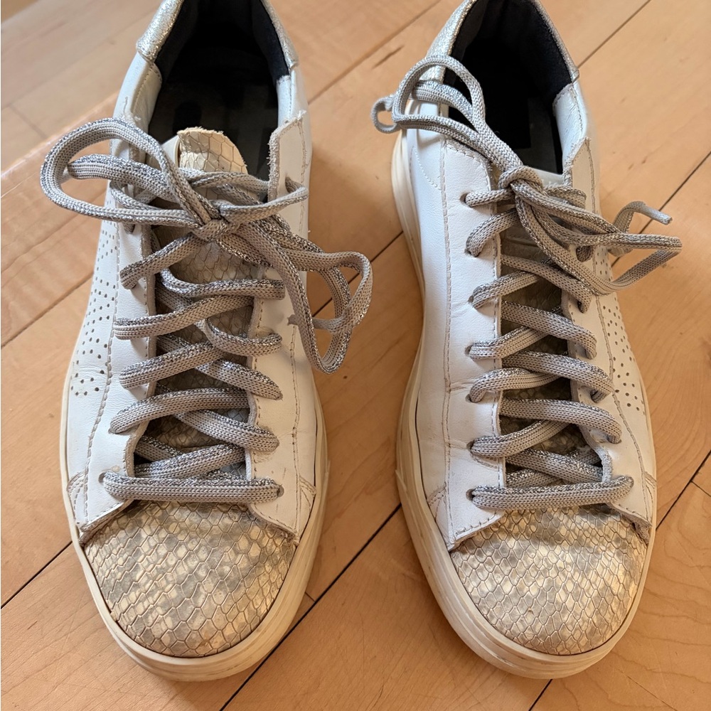P448 White and Gold Athletic Shoes